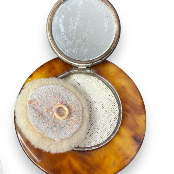 Antique Victorian Celluloid Faux Burl Wood Lovers Couple Nice Wool Puff Compact - Picture 5 of 5